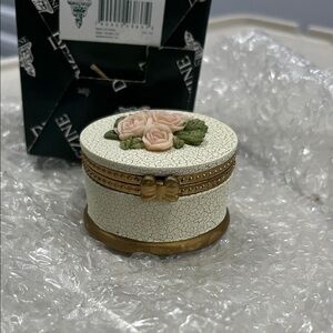 Floral Trinket Box with Gold Accents  Dezine Vintage beautiful